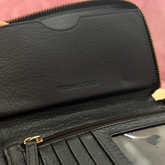 Michael Kors Jet Set Black Pebbled Leather Wristlet - Picture 7 of 10